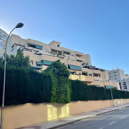 Gran piso de 280 metros a 100 m. playa Bajondillo Apartamento *