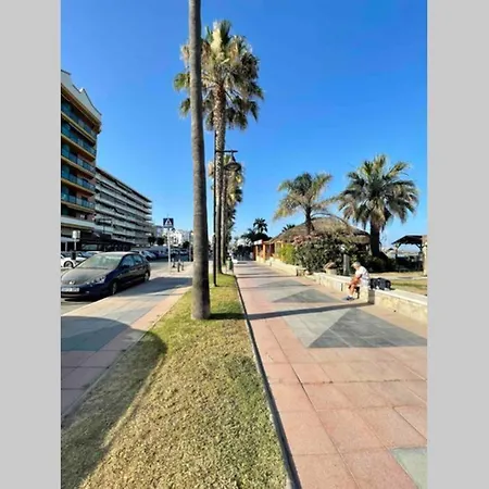 Gran Piso De 280 Metros A 100 M. Playa Bajondillo *